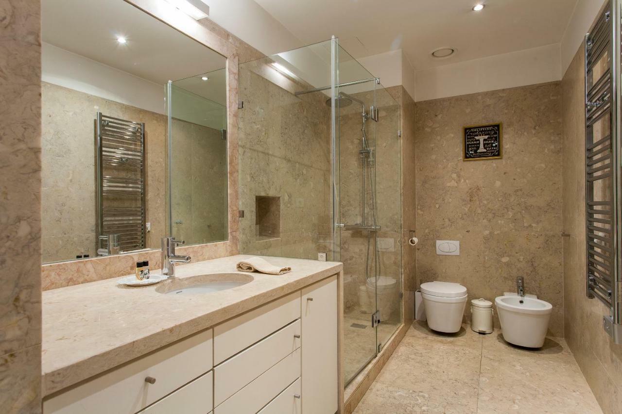 Apartment Carmo Lisbon Bagian luar foto
